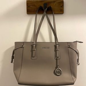 Michael Kors medium Voyager Tote